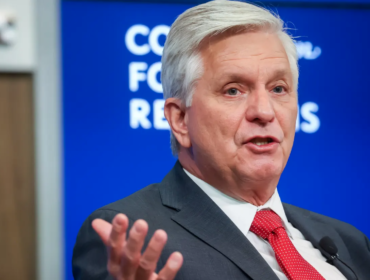 Fed policy outlook 2026 as Federal Reserve Governor Christopher Waller discusses inflation and labor market risks