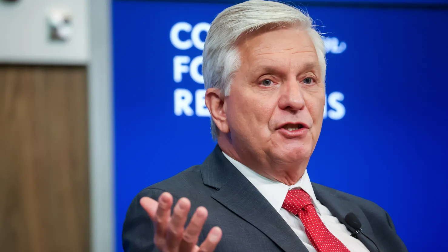 Fed policy outlook 2026 as Federal Reserve Governor Christopher Waller discusses inflation and labor market risks